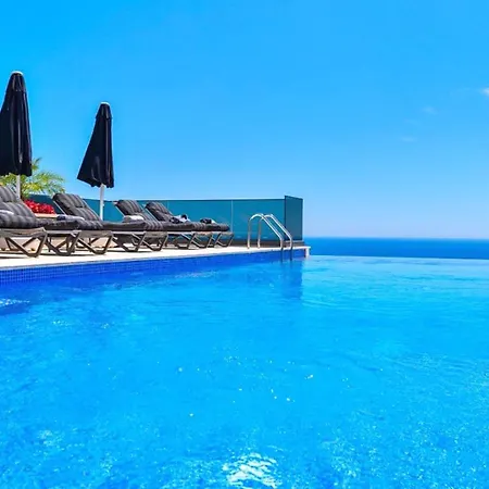 Villa 6 Bedroom Luxury - Kalamar Bay Private Heated Pool *