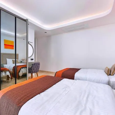 6 Bedroom Luxury - Kalamar Bay Private Heated Pool *