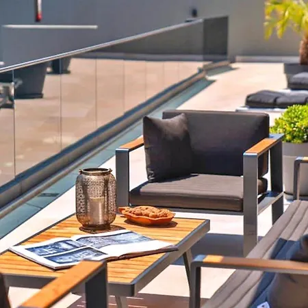 Villa 6 Bedroom Luxury - Kalamar Bay Private Heated Pool *