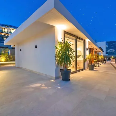 Villa 6 Bedroom Luxury - Kalamar Bay Private Heated Pool